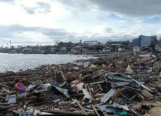 south africa facing deadliest flood 400 dead 40 thousand homeless all live updates | भीषण! कोरोनानंतर आता पुरामुळे दक्षिण आफ्रिका उद्ध्वस्त; 400 लोकांचा मृत्यू, 40 हजार लोक बेघर