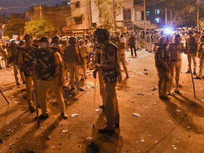 hanuman jayanti procession attacked in kurnool stone pelting after sloganeering near mosque in andhra pradesh | धक्कादायक! हनुमान जयंतीच्या मिरवणुकीला गालबोट; दोन गटात संघर्ष, दगडफेकीत 15 जखमी hanuman jayanti procession attacked in kurnool stone pelting after sloganeering near mosque in andhra pradesh | धक्कादायक! हनुमान जयंतीच्या मिरवणुकीला गालबोट; दोन गटात संघर्ष, दगडफेकीत 15 जखमी