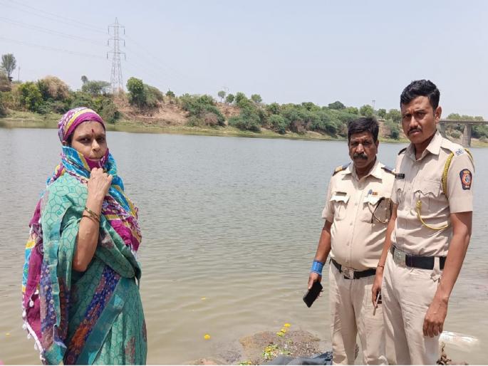 Death of a relative who came for Dashakriya Vidhi by drowning in Godavari pot | दशक्रियाविधीसाठी आला अन् जीव गमावला; गोदावरीतील पाण्याच्या अंदाज न आल्याने बुडून मृत्यू Death of a relative who came for Dashakriya Vidhi by drowning in Godavari pot | दशक्रियाविधीसाठी आला अन् जीव गमावला; गोदावरीतील पाण्याच्या अंदाज न आल्याने बुडून मृत्यू