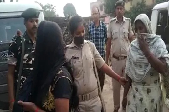 Boyfriend took his girlfriend to Delhi and sold her, reached the red light area and ... | बॉयफ्रेंडने गर्लफ्रेंडला दिल्लीला नेऊन विकले, रेड लाईट परिसरात पोहोचली अन् ... Boyfriend took his girlfriend to Delhi and sold her, reached the red light area and ... | बॉयफ्रेंडने गर्लफ्रेंडला दिल्लीला नेऊन विकले, रेड लाईट परिसरात पोहोचली अन् ...