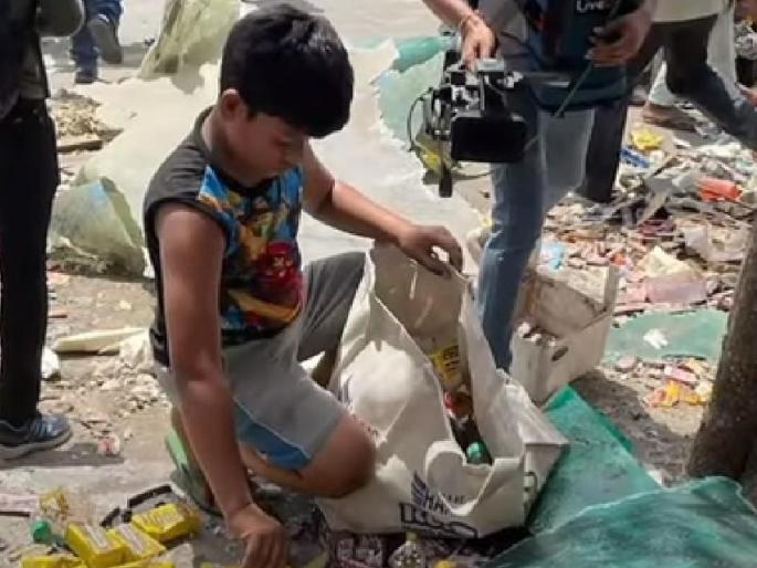 Jahangirpuri: Viral boy collecting coins from piles after demolition of unauthorized constructions in Jahangirpuri, who was he? | Jahangirpuri: जहांगिरपुरीमधील अनधिकृत बांधकामे पाडल्यानंतर ढिगाऱ्यातून नाणी गोळा करणारा मुलगा व्हायरल, कोण होता तो?  Jahangirpuri: Viral boy collecting coins from piles after demolition of unauthorized constructions in Jahangirpuri, who was he? | Jahangirpuri: जहांगिरपुरीमधील अनधिकृत बांधकामे पाडल्यानंतर ढिगाऱ्यातून नाणी गोळा करणारा मुलगा व्हायरल, कोण होता तो?