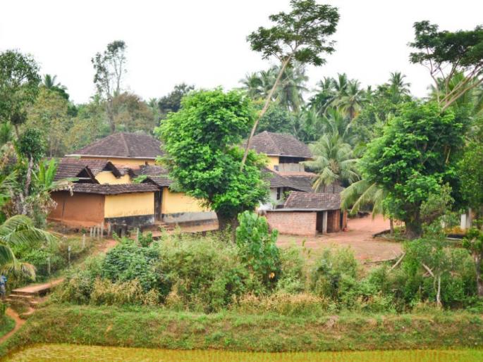 Fearing evil spirits, the villagers locked him in the house, then the police arrived, then ... | Jara hatke News: वाईट आत्म्यांच्या भीतीमुळे ग्रामस्थांनी घेतले घरात कोंडून, मग पोहोचले पोलीस, त्यानंतर... Fearing evil spirits, the villagers locked him in the house, then the police arrived, then ... | Jara hatke News: वाईट आत्म्यांच्या भीतीमुळे ग्रामस्थांनी घेतले घरात कोंडून, मग पोहोचले पोलीस, त्यानंतर...