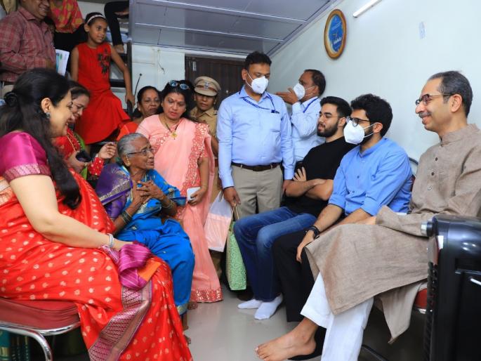 MNS also thanked that fire grandmother Chandrabhaga Shinde, Uddhav Thackeray was slapped | त्या फायर आजींचे मनसेनेही मानले आभार, उद्धव ठाकरेंना लगावला खोचक टोला MNS also thanked that fire grandmother Chandrabhaga Shinde, Uddhav Thackeray was slapped | त्या फायर आजींचे मनसेनेही मानले आभार, उद्धव ठाकरेंना लगावला खोचक टोला