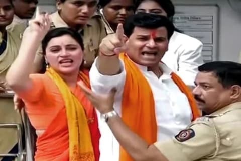 Despite getting bail, Ravi Rana is still in Taloja jail tonight | Ravi Rana : जामीन मिळूनही रवी राणांना आजची रात्रंही काढावी लागणार तळोजा कारागृहात  Despite getting bail, Ravi Rana is still in Taloja jail tonight | Ravi Rana : जामीन मिळूनही रवी राणांना आजची रात्रंही काढावी लागणार तळोजा कारागृहात