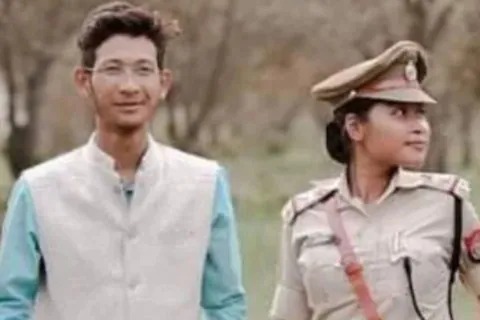 assam months ahead of marriage woman sub inspector arrests fiance on fraud charges | लग्नाच्या बेडीत अडकण्यापूर्वीच हातात पडल्या बेड्या; होणाऱ्या बायकोनं 'त्याला' दाखवला पोलिसी इंगा assam months ahead of marriage woman sub inspector arrests fiance on fraud charges | लग्नाच्या बेडीत अडकण्यापूर्वीच हातात पडल्या बेड्या; होणाऱ्या बायकोनं 'त्याला' दाखवला पोलिसी इंगा