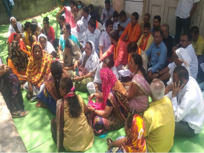 CIDCO-Hudco residents re-sit for water; Citizens angry over disrupted schedule | सिडको-हडकोवासियांचा पाण्यासाठी पुन्हा ठिय्या; विस्कळीत वेळापत्रकाने नागरिकांचा पालिकेवर रोष CIDCO-Hudco residents re-sit for water; Citizens angry over disrupted schedule | सिडको-हडकोवासियांचा पाण्यासाठी पुन्हा ठिय्या; विस्कळीत वेळापत्रकाने नागरिकांचा पालिकेवर रोष