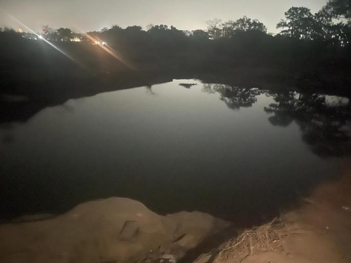 Heart breaking, Emotional Five members of the same family die due to water scarcity; Accident in a stone quarry near Kalyan | एकाच कुटुंबातील पाच जणांचा पाणीटंचाईने बळी; कल्याणजवळ दगड खाणीतील दुर्घटना 