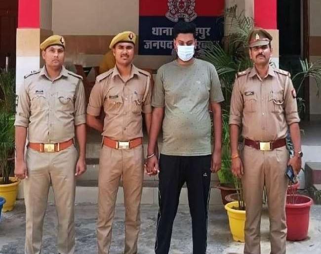 Sold the house saying mother was dead, the police went to Uttarakhand and handcuffed the son | जिवंत आई मृत सांगून घर विकले, पोलिसांनी उत्तराखंडमध्ये जाऊन मुलाला ठोकल्या बेड्या
