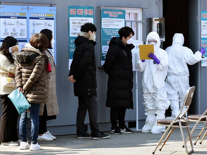 CoronaVirus Live Updates corona created havoc in china beijing to conduct additional mass covid testing | CoronaVirus Live Updates : कोरोनाचा हाहाकार! चीनमध्ये संसर्ग रोखण्यासाठी 'अशा' केल्या जाताहेत टेस्ट; रुग्णांनी वाढवली चिंता CoronaVirus Live Updates corona created havoc in china beijing to conduct additional mass covid testing | CoronaVirus Live Updates : कोरोनाचा हाहाकार! चीनमध्ये संसर्ग रोखण्यासाठी 'अशा' केल्या जाताहेत टेस्ट; रुग्णांनी वाढवली चिंता