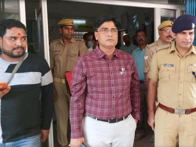 'Where will you go without clothes' ... Cleaner raped a pregnant woman in the hospital | 'कपड्यांशिवाय कुठे जाशील'... रुग्णालयात क्लिनरने गरोदर महिलेवर केला बलात्कार  'Where will you go without clothes' ... Cleaner raped a pregnant woman in the hospital | 'कपड्यांशिवाय कुठे जाशील'... रुग्णालयात क्लिनरने गरोदर महिलेवर केला बलात्कार