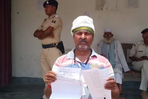 The husband went Jaipur to earn money The wife fled with her boyfriend | प्रेमासाठी काय पण! 50 हजार रोख, 2 लाखांचे दागिने घेऊन 2 मुलांची आई बॉयफ्रेंडसोबत पळून गेली अन्... The husband went Jaipur to earn money The wife fled with her boyfriend | प्रेमासाठी काय पण! 50 हजार रोख, 2 लाखांचे दागिने घेऊन 2 मुलांची आई बॉयफ्रेंडसोबत पळून गेली अन्...