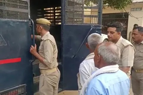 Woman killed for eating a single mango; 3 sentenced to life imprisonment | एकच आंबा खाल्ल्याच्या वादातून महिलेची हत्या; ३ जणांना जन्मठेपेची शिक्षा