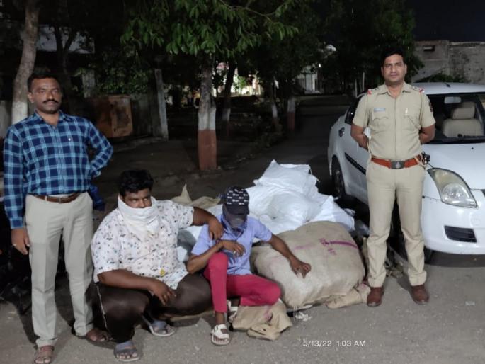 Gutkha smugglers found by police in search of thieves; 9 lakh confiscated | चोरांच्या शोधातील पोलिसांना सापडले गुटखा तस्कर; ९ लाखांचा मुद्देमाल जप्त Gutkha smugglers found by police in search of thieves; 9 lakh confiscated | चोरांच्या शोधातील पोलिसांना सापडले गुटखा तस्कर; ९ लाखांचा मुद्देमाल जप्त