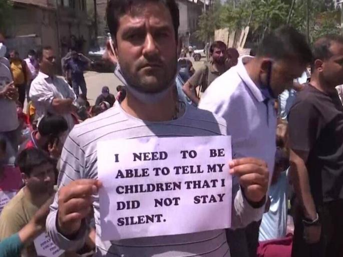 Yesterday, a Kashmiri Pandit was killed while today shot dead broke into the house of a police constable, another murder in 24 hours | काल काश्मिरी पंडिताची तर आज पोलीस कॉन्स्टेबलची घरात घुसून हत्या, २४ तासांत दुसरी घटना