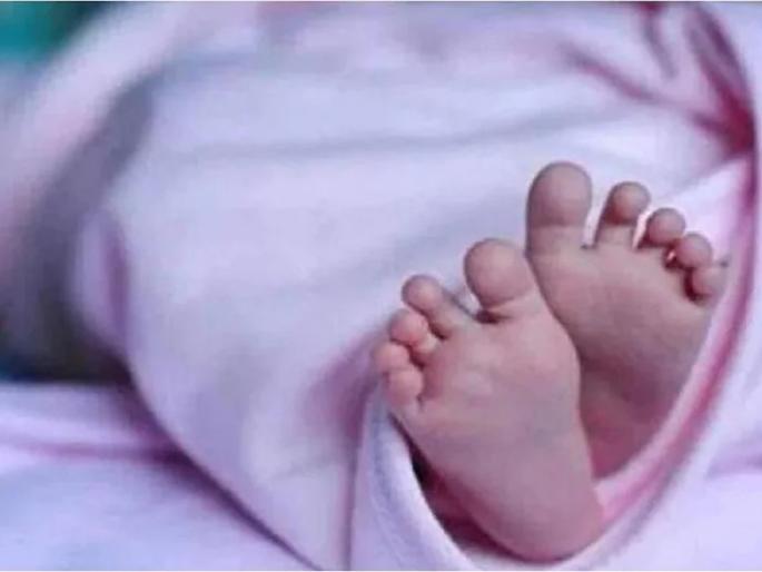 13-year-old boy kills one-year-old girl in toilet, revenge for father's insult | 13 वर्षाच्या मुलाने टॉयलेटमध्ये 1 वर्षाच्या चिमुरडीची केली हत्या, वडिलांच्या अपमानाचा बदला 13-year-old boy kills one-year-old girl in toilet, revenge for father's insult | 13 वर्षाच्या मुलाने टॉयलेटमध्ये 1 वर्षाच्या चिमुरडीची केली हत्या, वडिलांच्या अपमानाचा बदला