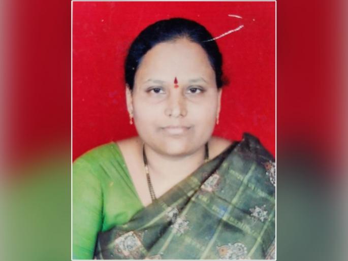 The stench was coming from the flat, the door was broken and the woman's body was taken out | Crime News : फ्लॅटमधून येत होता दुर्गंध, दरवाजा तोडून महिलेचा मृतदेह काढला बाहेर The stench was coming from the flat, the door was broken and the woman's body was taken out | Crime News : फ्लॅटमधून येत होता दुर्गंध, दरवाजा तोडून महिलेचा मृतदेह काढला बाहेर