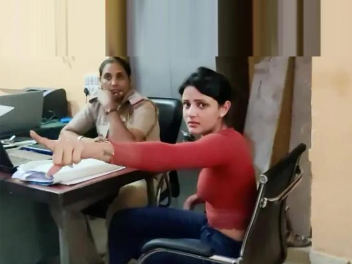 Car blown up, police uniform torn; Range Rover Girl's high voltage drama | कार उडवली अन् पोलिसांचा युनिफॉर्म फाडला; रेंज रोव्हर गर्लचा हाय व्होल्टेज ड्रामा Car blown up, police uniform torn; Range Rover Girl's high voltage drama | कार उडवली अन् पोलिसांचा युनिफॉर्म फाडला; रेंज रोव्हर गर्लचा हाय व्होल्टेज ड्रामा