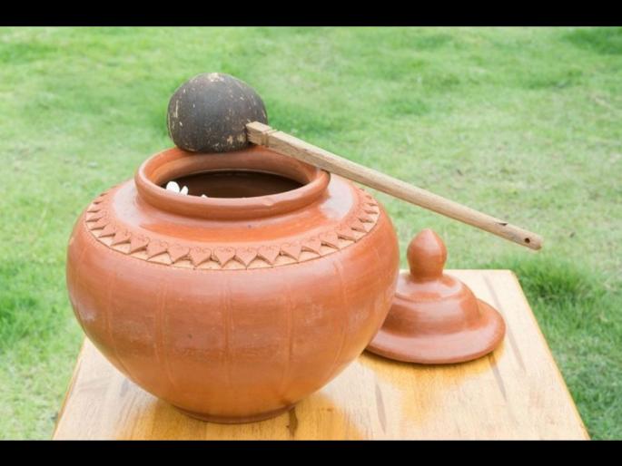 Health benefits drinking water matka in summer | उन्हाळ्यात मातीच्या मडक्यातील पाणी पिण्याचे आरोग्यदायी फायदे, वाचून व्हाल अवाक्... Health benefits drinking water matka in summer | उन्हाळ्यात मातीच्या मडक्यातील पाणी पिण्याचे आरोग्यदायी फायदे, वाचून व्हाल अवाक्...