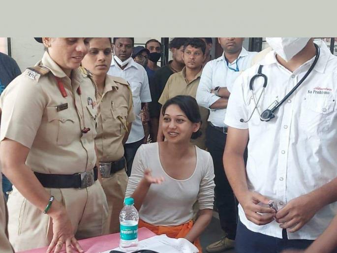 A justice to Jitendra Awhad and ...; Ketki Chitale's lawyer Yogesh Deshpande asked the question | जितेंद्र आव्हाडांना एक न्याय आणि...; केतकी चितळेचे वकील योगेश देशपांडे यांनी केला सवाल A justice to Jitendra Awhad and ...; Ketki Chitale's lawyer Yogesh Deshpande asked the question | जितेंद्र आव्हाडांना एक न्याय आणि...; केतकी चितळेचे वकील योगेश देशपांडे यांनी केला सवाल