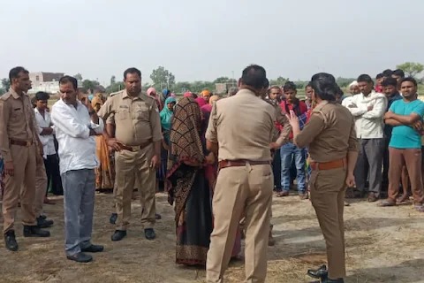 7 years old girl's half-naked body found, suspected of murder after rape | चिमुकलीचा अर्धनग्न अवस्थेत मृतदेह सापडला, बलात्कारानंतर हत्या झाल्याचा संशय