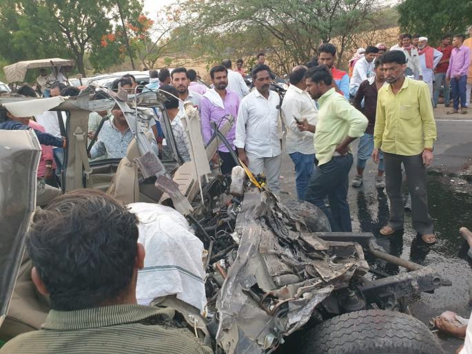 Terrible bus-jeep accident on Aurangabad-Jalna Road; 5 killed on the spot | जालना रोडवर बस-पिकअपचा भीषण अपघात; ५ जण जागीच ठार, तिघे गंभीर जखमी Terrible bus-jeep accident on Aurangabad-Jalna Road; 5 killed on the spot | जालना रोडवर बस-पिकअपचा भीषण अपघात; ५ जण जागीच ठार, तिघे गंभीर जखमी