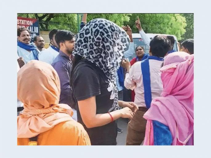 Taking off her clothes and burying her in the street, Haryanvi singer killed two people arrested | कपडे काढून रस्त्यावर गाडले...गायिकेच्या हत्येचे 'हे' रहस्य थक्क करणारे Taking off her clothes and burying her in the street, Haryanvi singer killed two people arrested | कपडे काढून रस्त्यावर गाडले...गायिकेच्या हत्येचे 'हे' रहस्य थक्क करणारे