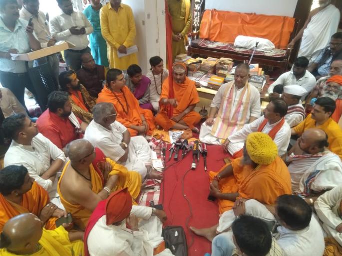 Hanuman birthplace dispute from point to point; The two monks clashed | हनुमान जन्मस्थळाचा वाद मुद्द्यावरून गुद्द्यावर; दोन महंत आपसात भिडले