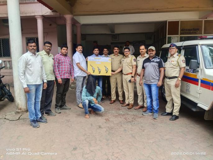 Crime News: Illegal Arms Smuggler Arrested, Three Villages Arrested, Kapurbawdi Police Performance | Crime News: बेकायदेशीररित्या शस्त्रांची तस्करी करणाऱ्यास अटक, तीन गावठी कट्टे हस्तगत, कापूरबावडी पोलिसांची कामगिरी Crime News: Illegal Arms Smuggler Arrested, Three Villages Arrested, Kapurbawdi Police Performance | Crime News: बेकायदेशीररित्या शस्त्रांची तस्करी करणाऱ्यास अटक, तीन गावठी कट्टे हस्तगत, कापूरबावडी पोलिसांची कामगिरी