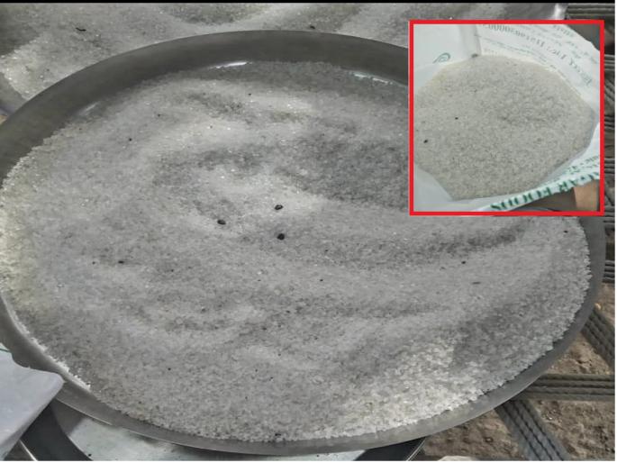 The issue of children's health is on the rise with sand mixed nutrition diet | वाळू मिश्रित पोषण आहाराने बालकांच्या आरोग्याचा प्रश्न ऐरणीवर The issue of children's health is on the rise with sand mixed nutrition diet | वाळू मिश्रित पोषण आहाराने बालकांच्या आरोग्याचा प्रश्न ऐरणीवर