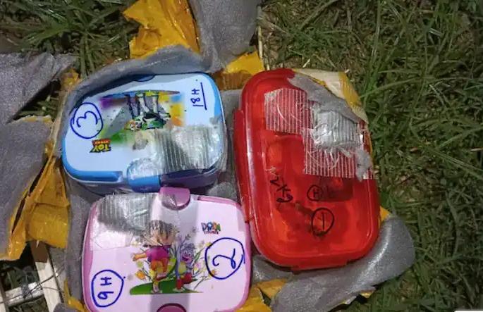 Pakistan's failed innings! The bomb placed in the tiffin box was defused by the BSF | पाकचा अयशस्वी डाव! टिफिन बॉक्समध्ये ठेवलेले बॉम्ब बीएसएफने केले निष्क्रिय Pakistan's failed innings! The bomb placed in the tiffin box was defused by the BSF | पाकचा अयशस्वी डाव! टिफिन बॉक्समध्ये ठेवलेले बॉम्ब बीएसएफने केले निष्क्रिय