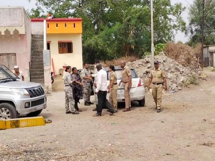 Big Breaking; Illegal abortion case in Beed; Female doctor in police custody | मोठी बातमी; बीडमधील अवैध गर्भपात प्रकरण; महिला डॉक्टर पोलिसांच्या ताब्यात Big Breaking; Illegal abortion case in Beed; Female doctor in police custody | मोठी बातमी; बीडमधील अवैध गर्भपात प्रकरण; महिला डॉक्टर पोलिसांच्या ताब्यात