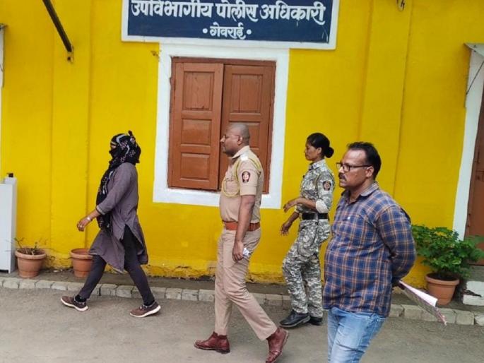 Beed illegal abortion case; Agent Anganwadi worker found Rs 29 lakh, crime against five | बीड अवैध गर्भपात प्रकरण; एजंट अंगणवाडी सेविकेकडे सापडले २९ लाख, पाचजणांविरोधात गुन्हा Beed illegal abortion case; Agent Anganwadi worker found Rs 29 lakh, crime against five | बीड अवैध गर्भपात प्रकरण; एजंट अंगणवाडी सेविकेकडे सापडले २९ लाख, पाचजणांविरोधात गुन्हा