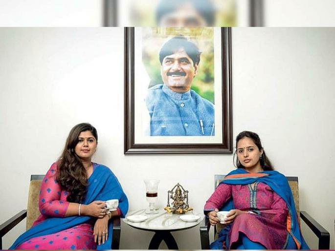 Shivsena Slams BJP Over Pankaja and Pritam Munde in saamana editorial | "मुंडे भगिनींवर नक्की कोणाचा राग आहे? हा राग मुंडे भगिनींवर आहे की गोपीनाथ मुंडेंवर?" Shivsena Slams BJP Over Pankaja and Pritam Munde in saamana editorial | "मुंडे भगिनींवर नक्की कोणाचा राग आहे? हा राग मुंडे भगिनींवर आहे की गोपीनाथ मुंडेंवर?"