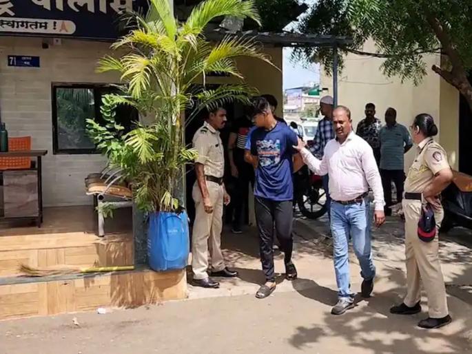 Fed up with sexual harassment, the young girl ended her life by jumping from the third floor of the building | लैंगिक अत्याचाराला कंटाळून तरुणीने संपवलं आयुष्य, इमारतीच्या तिसऱ्या मजल्यावरून मारली उडी Fed up with sexual harassment, the young girl ended her life by jumping from the third floor of the building | लैंगिक अत्याचाराला कंटाळून तरुणीने संपवलं आयुष्य, इमारतीच्या तिसऱ्या मजल्यावरून मारली उडी