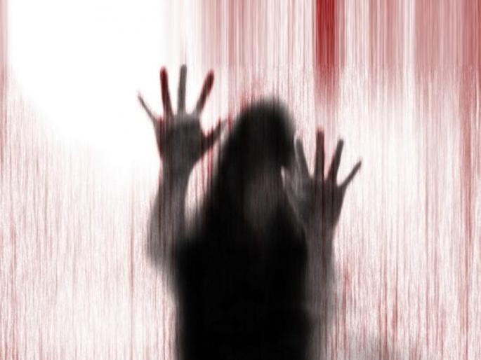 The girl protested against the mother's immoral relationship, called her boyfriend and caused gangrape | आईच्या अनैतिक संबंधास मुलीने केला विरोध, प्रियकराला बोलावून घडवून आणला गँगरेप The girl protested against the mother's immoral relationship, called her boyfriend and caused gangrape | आईच्या अनैतिक संबंधास मुलीने केला विरोध, प्रियकराला बोलावून घडवून आणला गँगरेप