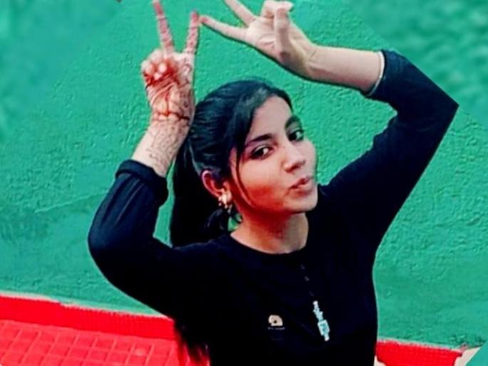 Knife of 16-year-old girl killed for not making FB friend in wedding card, mother also attacked | लग्नपत्रिकेत चाकू, FB फ्रेंड न बनवल्याने 16 वर्षीय मुलीची हत्या, आईवरही हल्ला Knife of 16-year-old girl killed for not making FB friend in wedding card, mother also attacked | लग्नपत्रिकेत चाकू, FB फ्रेंड न बनवल्याने 16 वर्षीय मुलीची हत्या, आईवरही हल्ला