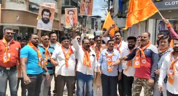 Balaji Kinikar, agitation against Eknath Shinde, police arrested Shiv Sainiks | Video : श्रीकांत शिंदे यांच्या कार्यालयाची तोडफोड, पोलिसांनी शिवसैनिकांना घेतले ताब्यात