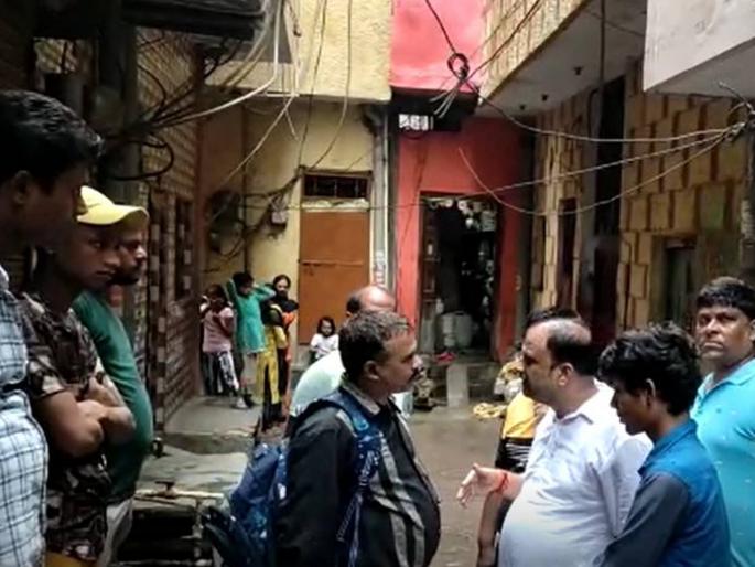 The woman's body, half-naked in a pool of blood, had her throat cut with scissors | अर्धनग्न अवस्थेत रक्ताच्या थारोळ्यात महिलेचा मृतदेह, कात्रीने कापला होता गळा The woman's body, half-naked in a pool of blood, had her throat cut with scissors | अर्धनग्न अवस्थेत रक्ताच्या थारोळ्यात महिलेचा मृतदेह, कात्रीने कापला होता गळा