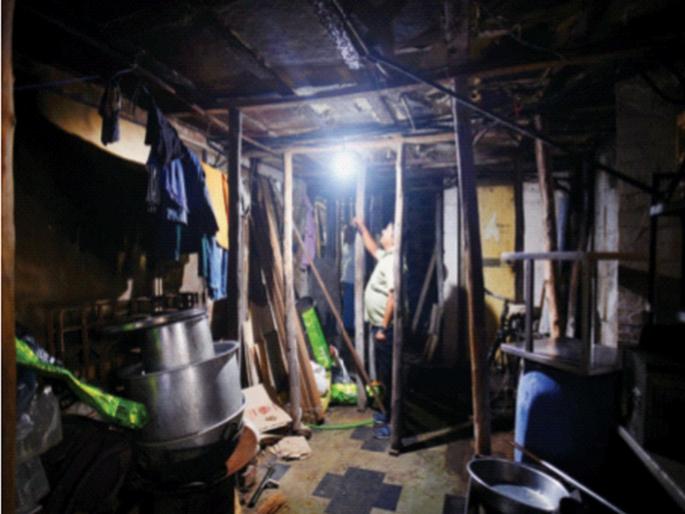 Gangubai Kathiawadi's house is in worst condition ... | गंगूबाई काठियावाडीची कोठी टेकूवर... Gangubai Kathiawadi's house is in worst condition ... | गंगूबाई काठियावाडीची कोठी टेकूवर...