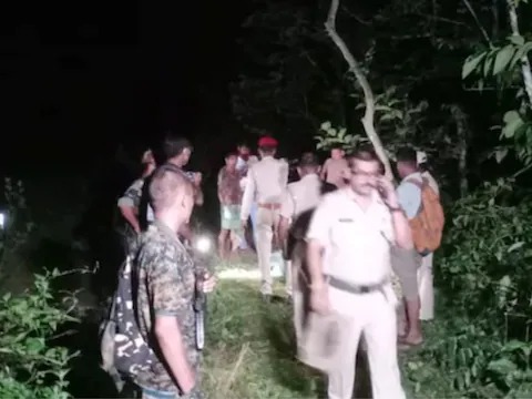 Crime News assam man allegedly confess killing of woman angry locals burnt him alive | खळबळजनक! हत्येच्या संशयावरून तरुणाला जिवंत जाळलं; गावकऱ्यांनी दिली तालिबानी शिक्षा Crime News assam man allegedly confess killing of woman angry locals burnt him alive | खळबळजनक! हत्येच्या संशयावरून तरुणाला जिवंत जाळलं; गावकऱ्यांनी दिली तालिबानी शिक्षा