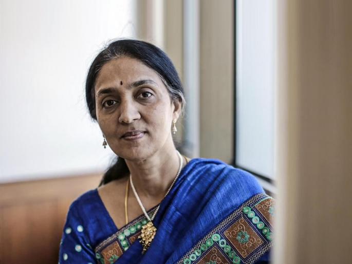 Phone Tapping: Former NSE CEO Chitra Ramakrishna arrested by ED, remanded for 4 days | Phone Tapping : एनएसईच्या माजी सीईओ चित्रा रामकृष्ण यांना ईडीने अटक, ४ दिवसांची कोठडी Phone Tapping: Former NSE CEO Chitra Ramakrishna arrested by ED, remanded for 4 days | Phone Tapping : एनएसईच्या माजी सीईओ चित्रा रामकृष्ण यांना ईडीने अटक, ४ दिवसांची कोठडी