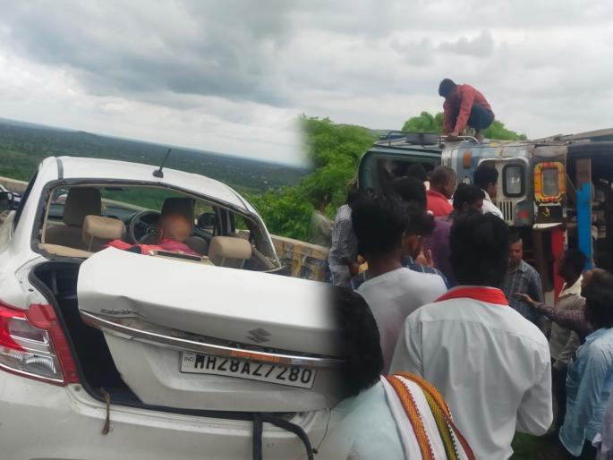 Major accident averted, truck overturns at Rajur Ghat; The occupants of the car narrowly escaped | मोठी दुर्घटना टळली, राजुर घाटात ट्रक उलटला; कारमधले प्रवासी थोडक्यात बचावले Major accident averted, truck overturns at Rajur Ghat; The occupants of the car narrowly escaped | मोठी दुर्घटना टळली, राजुर घाटात ट्रक उलटला; कारमधले प्रवासी थोडक्यात बचावले