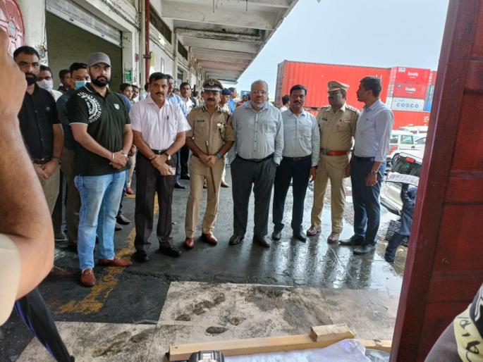 major action; Heroin worth more than Rs 300 crore seized | मार्बल्सच्या आडून ड्रग्सची तस्करी; ३०० कोटी हून अधिक रुपयांचे हेरॉईन जप्त major action; Heroin worth more than Rs 300 crore seized | मार्बल्सच्या आडून ड्रग्सची तस्करी; ३०० कोटी हून अधिक रुपयांचे हेरॉईन जप्त