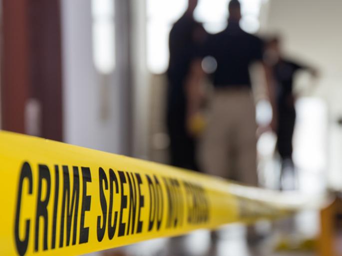 He killed his wife on suspicion of extra-marital affair, and reached the police station with her head | विवाहबाह्य संबंधाच्या संशयावरून पत्नीची हत्या, शिर घेऊन चालत पोहोचला पोलीस ठाण्यात