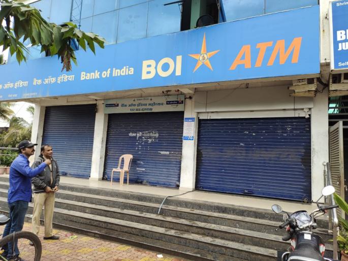 Attempt to break ATM center with gelatin and 3 police injured in karad | जिलेटीनच्या सहाय्याने ATM सेंटर फोडण्याचा प्रयत्न; दरोडेखोरांची पोलिसांशी झटापट, 3 जखमी Attempt to break ATM center with gelatin and 3 police injured in karad | जिलेटीनच्या सहाय्याने ATM सेंटर फोडण्याचा प्रयत्न; दरोडेखोरांची पोलिसांशी झटापट, 3 जखमी
