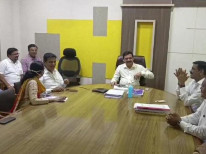 MLA Vishwanath Bhoir meet Bhausaheb Dangade commissioner of KDMC | शिंदे गटातील आमदाराने घेतली आयुक्तांची फिरकी अन् एकच हशा पिकला! MLA Vishwanath Bhoir meet Bhausaheb Dangade commissioner of KDMC | शिंदे गटातील आमदाराने घेतली आयुक्तांची फिरकी अन् एकच हशा पिकला!