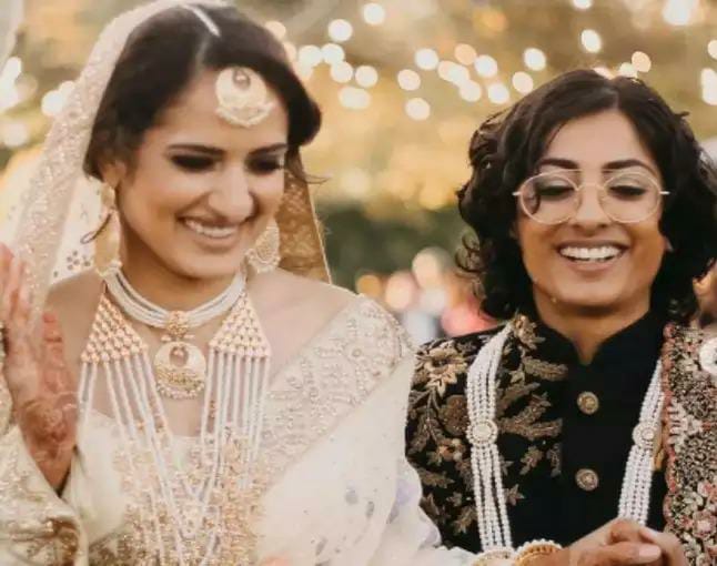 indian pakistan lesbian couple love story goes viral | भारतीय तरुणी पाकिस्तानी मुलीच्या पडली प्रेमात अन् बांधली लग्नगाठ, लव्हस्टोरी तुफान व्हायरल indian pakistan lesbian couple love story goes viral | भारतीय तरुणी पाकिस्तानी मुलीच्या पडली प्रेमात अन् बांधली लग्नगाठ, लव्हस्टोरी तुफान व्हायरल