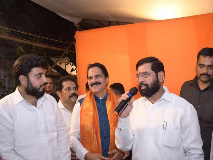 Congress spokesperson Arun Sawant resigned, met Eknath Shinde | काँग्रेसला धक्का! प्रवक्ते अरुण सावंत, कार्यकर्त्यांसह मुख्यमंत्री एकनाथ शिंदे गटात सहभागी Congress spokesperson Arun Sawant resigned, met Eknath Shinde | काँग्रेसला धक्का! प्रवक्ते अरुण सावंत, कार्यकर्त्यांसह मुख्यमंत्री एकनाथ शिंदे गटात सहभागी