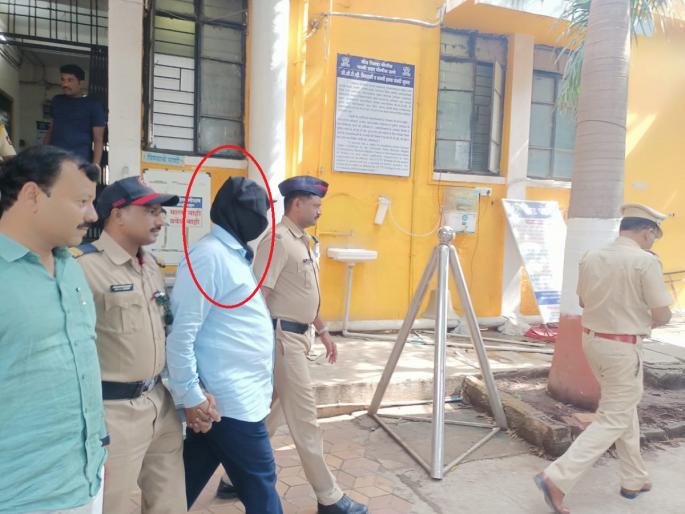 A doctor who literally pulls out the fetus; A relative of the married woman is also detained | परळी गर्भपात प्रकरण: गर्भ अक्षरशः खेचून बाहेर काढणारा सापडला; एक नातेवाईकही अटकेत A doctor who literally pulls out the fetus; A relative of the married woman is also detained | परळी गर्भपात प्रकरण: गर्भ अक्षरशः खेचून बाहेर काढणारा सापडला; एक नातेवाईकही अटकेत