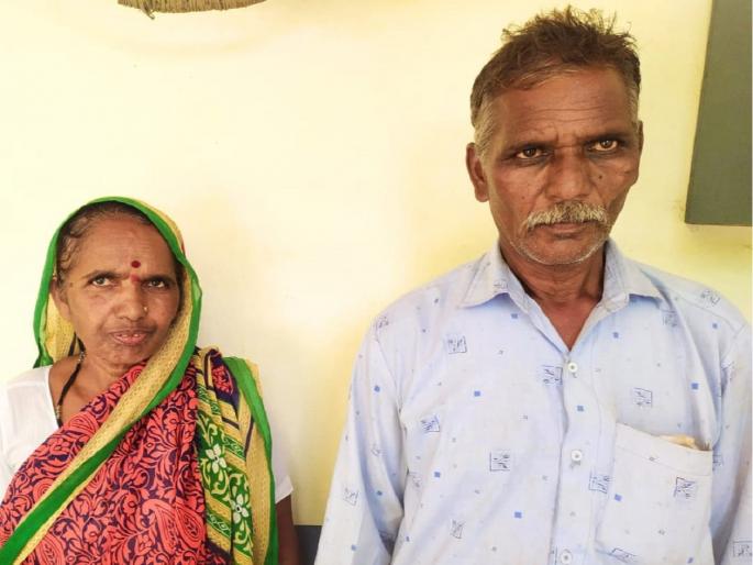 Shocking! After blocking the village road, a backward class couple was excommunication by vice sarpanch and villagers | धक्कादायक! गावातील रस्ता बंद केल्यावरून मागासवर्गीय दाम्पत्यास वाळीत टाकले Shocking! After blocking the village road, a backward class couple was excommunication by vice sarpanch and villagers | धक्कादायक! गावातील रस्ता बंद केल्यावरून मागासवर्गीय दाम्पत्यास वाळीत टाकले